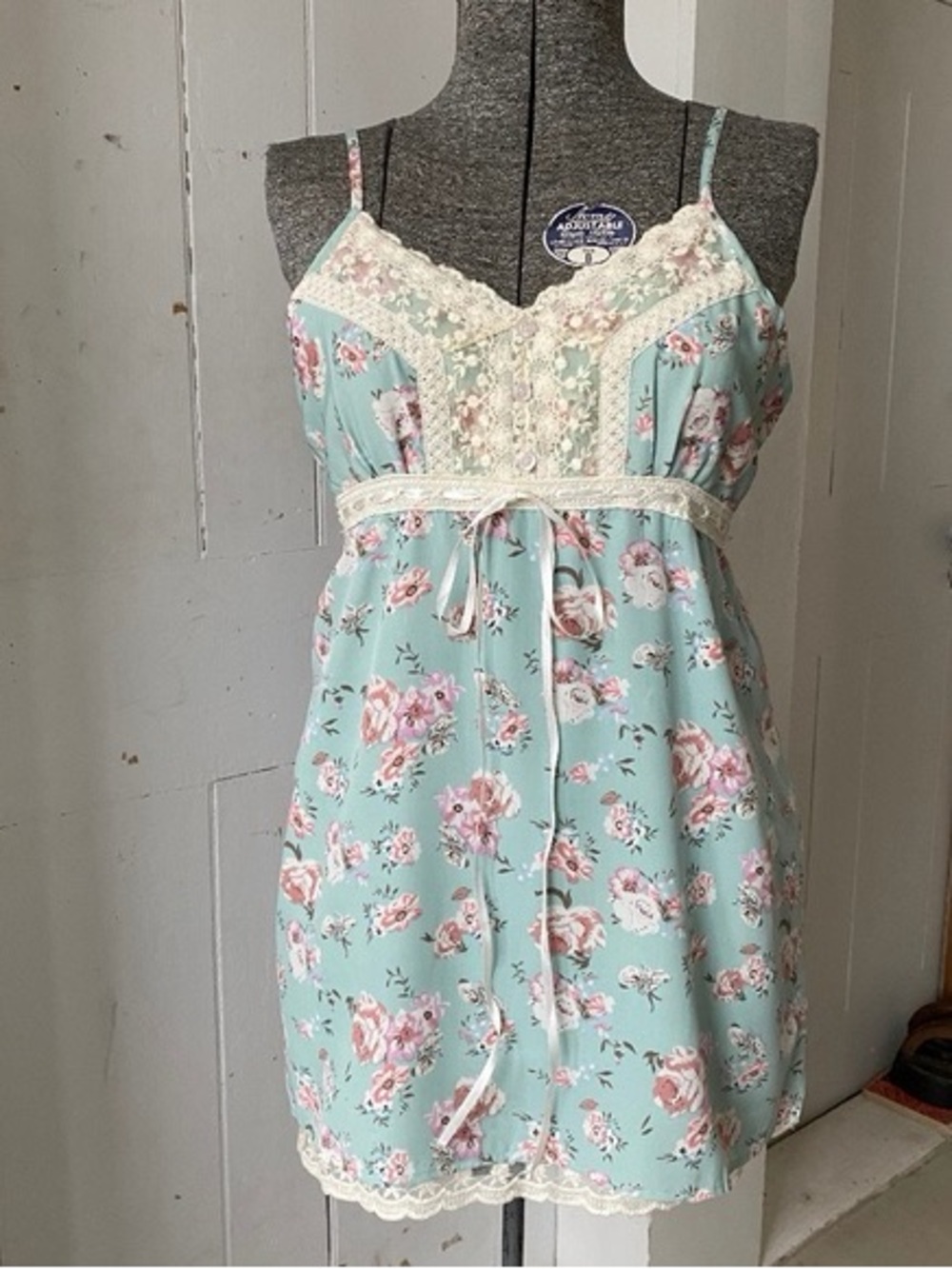 Pura Vida Floral and Lace Cottagecore Lace Slip Tank Top Camisole MD